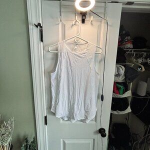 Pre-worn MINT Lululemon Women's Size 8 White Racer Tank Top